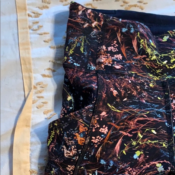 Lululemon Invigorate High Rise Tight 25” w/pockets - Picture 7 of 7